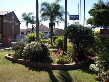 Lancaster Court Motel 4/43