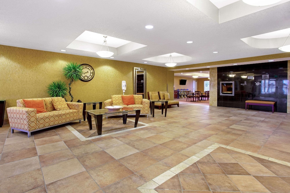 La Quinta Inn & Suites by Wyndham Bismarck 11/62