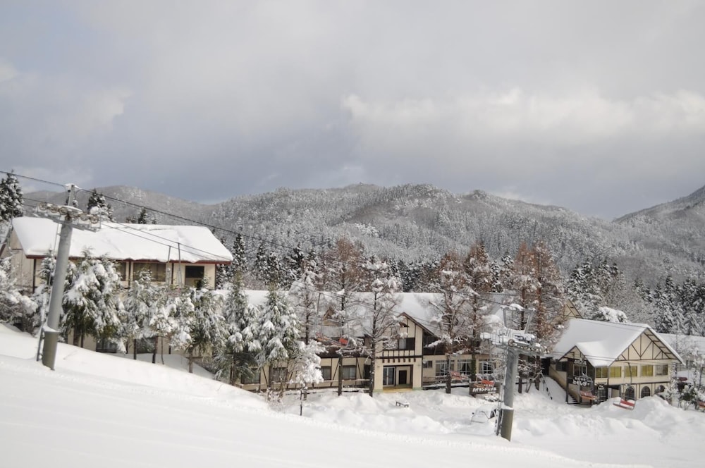 Kannabe Highland Hotel 2/25