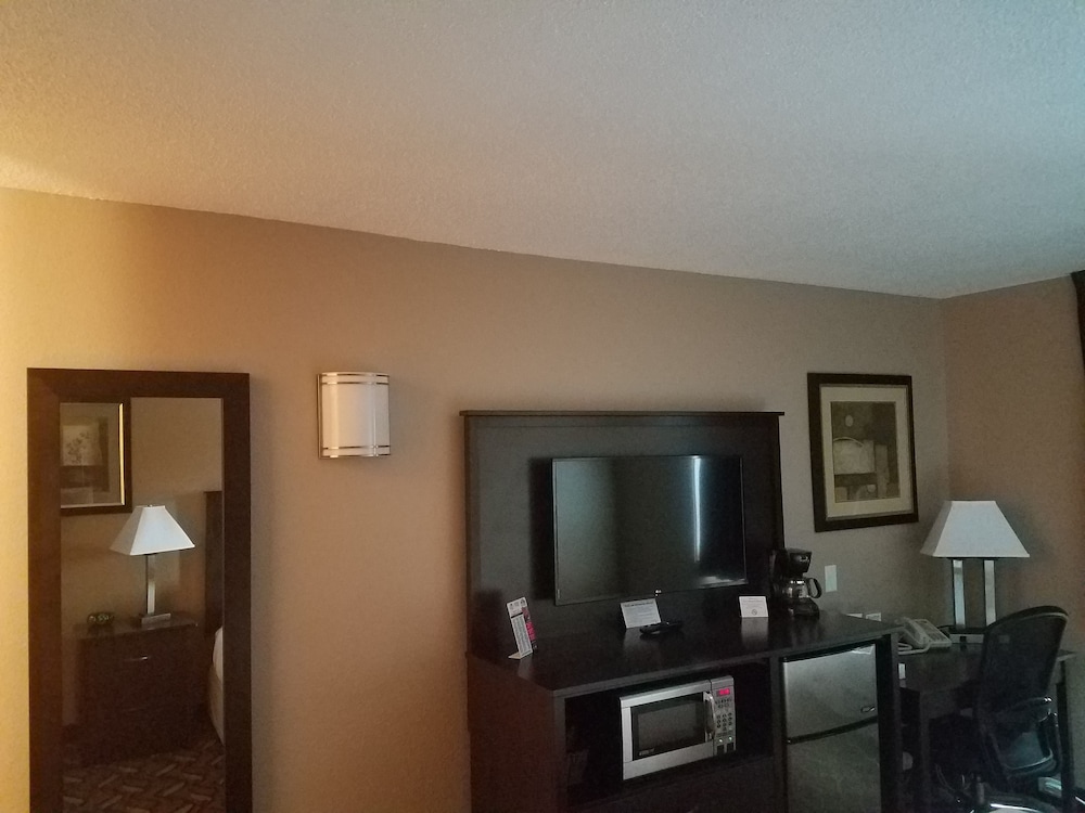 Americas Best Value Inn & Suites Bismarck 23/31