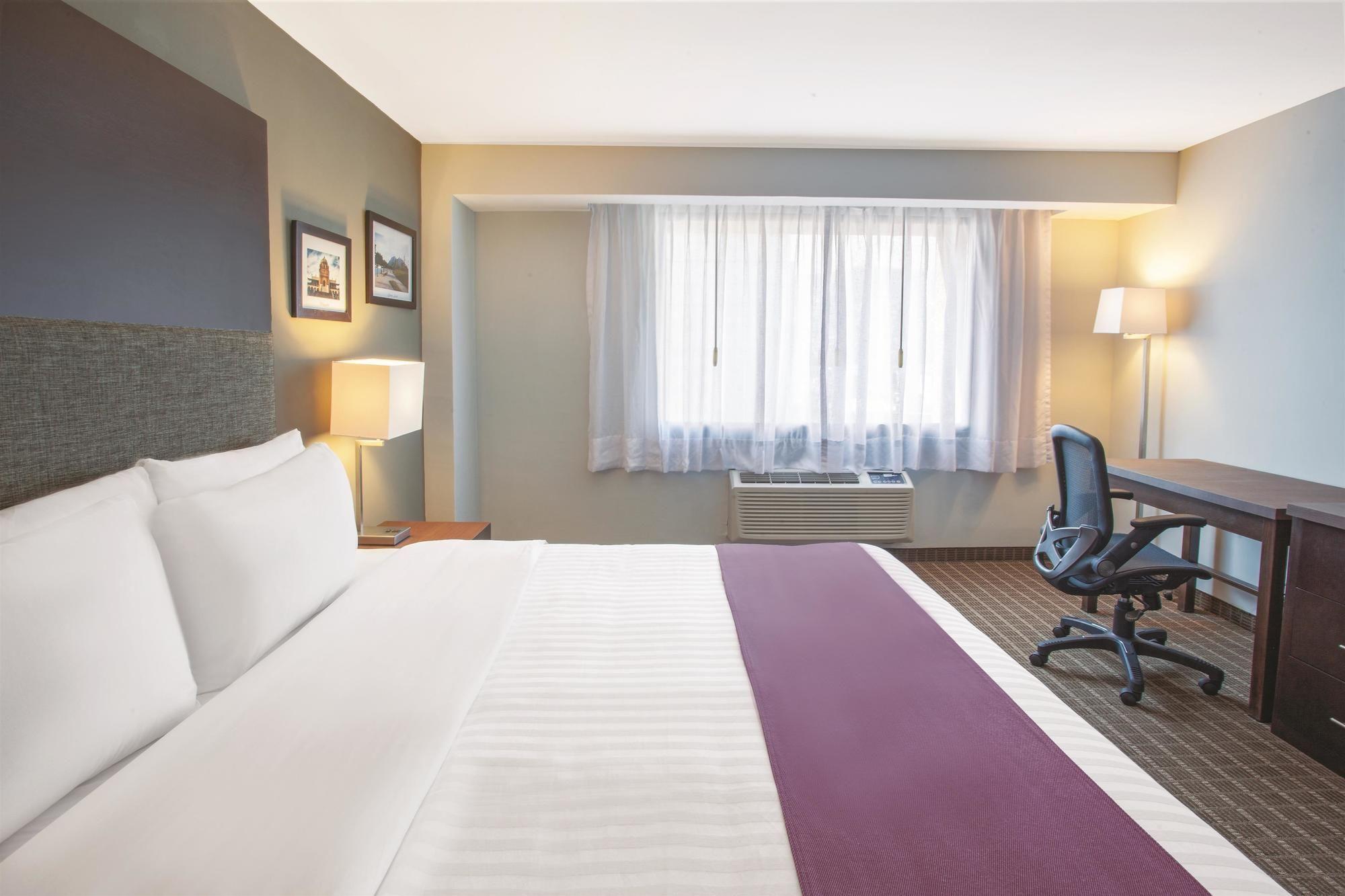 Deluxe, King Bed