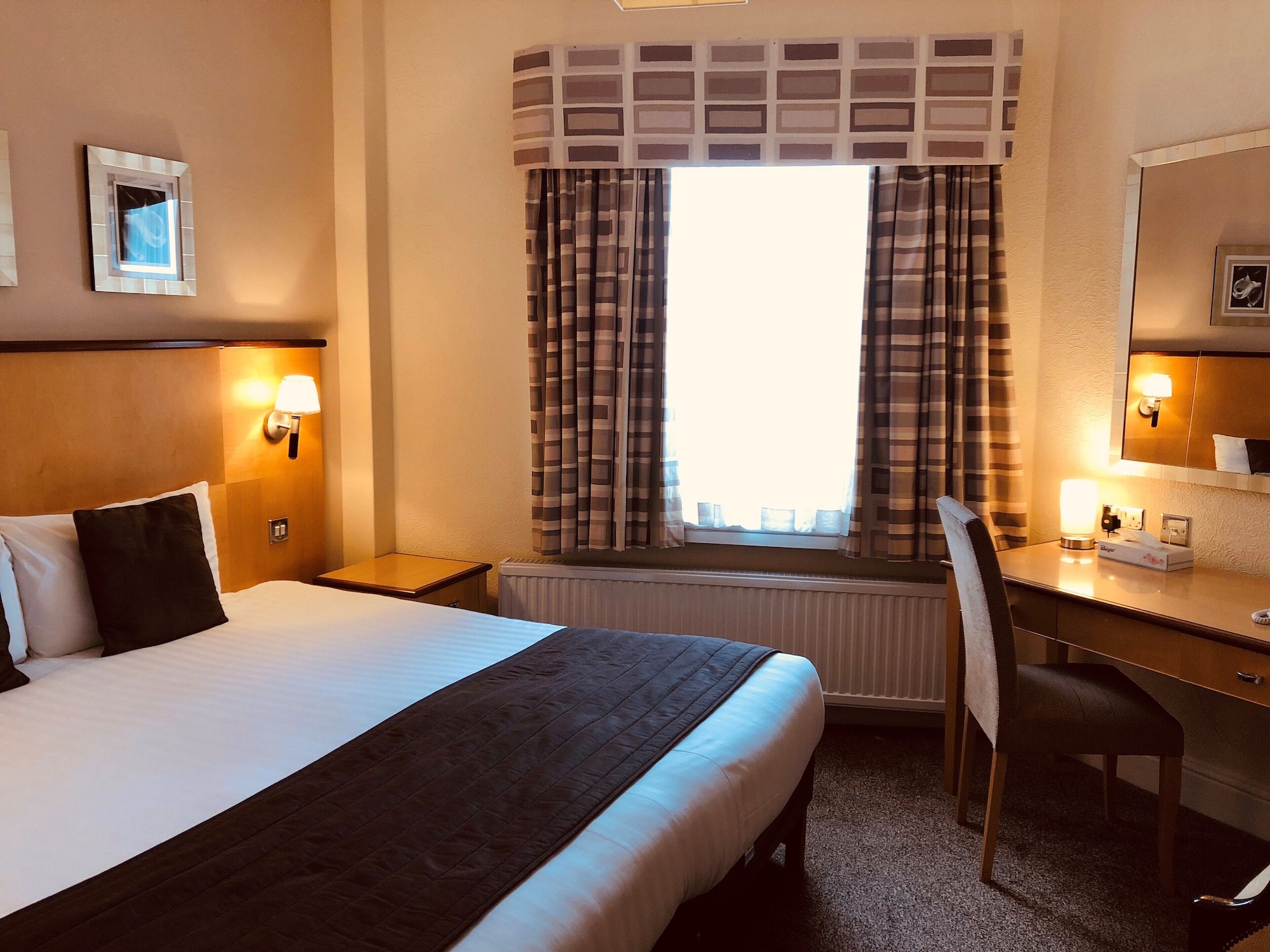 ROOM, DOUBLE BED
