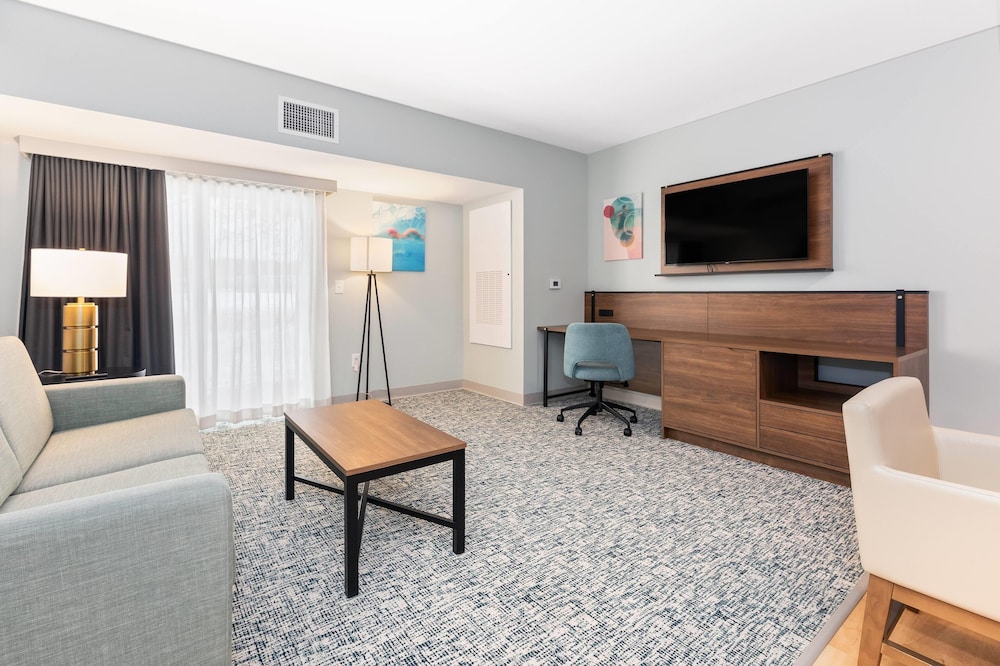 Wingate by Wyndham Geneva at SPIRE Academy 33/56