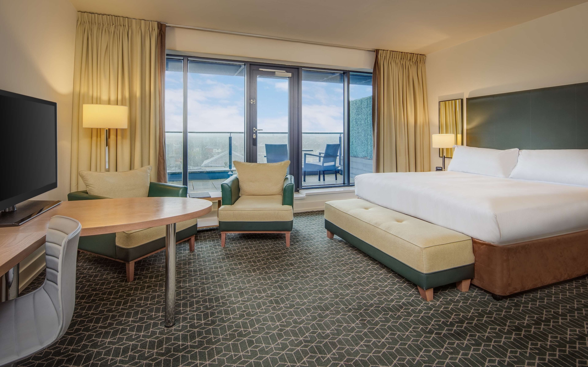 STUDIO, SUITE, KING BED