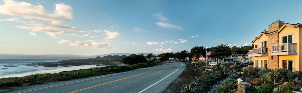 Pelican Inn & Suites 29/38