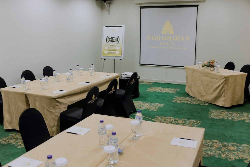 Padjadjaran Hotel 52/70