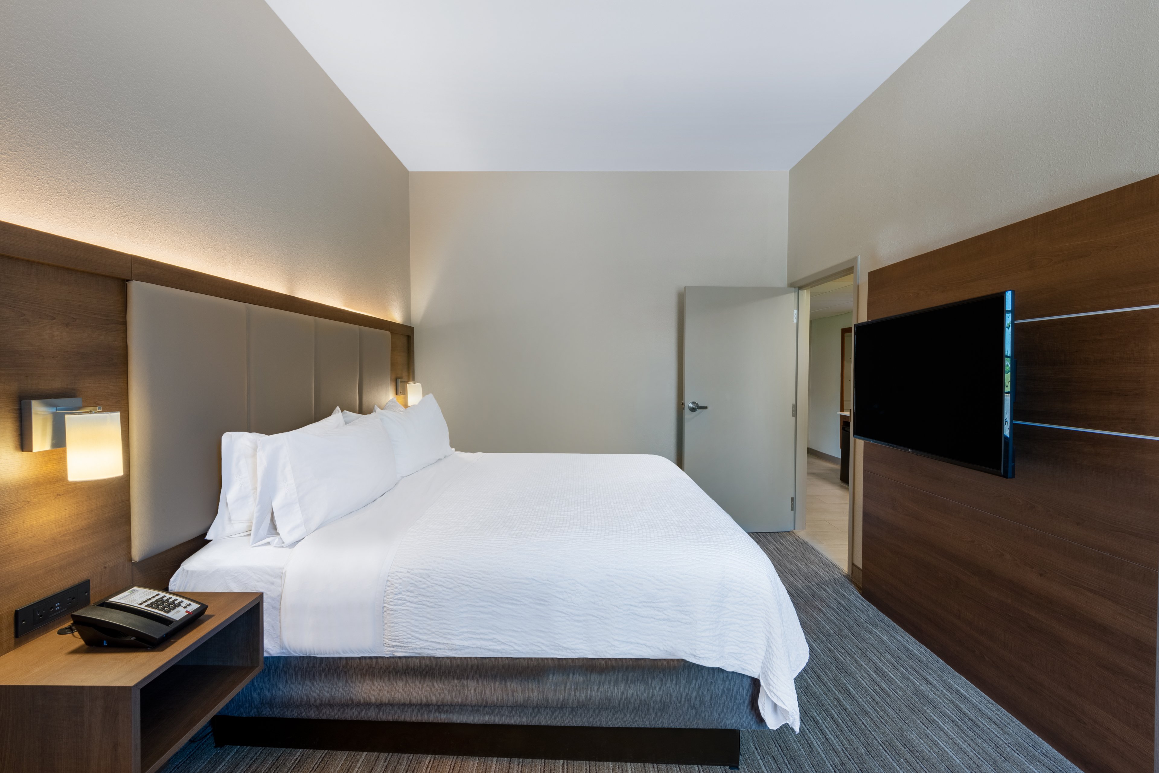 Holiday Inn Express State College Williamsburg Sq 23/48