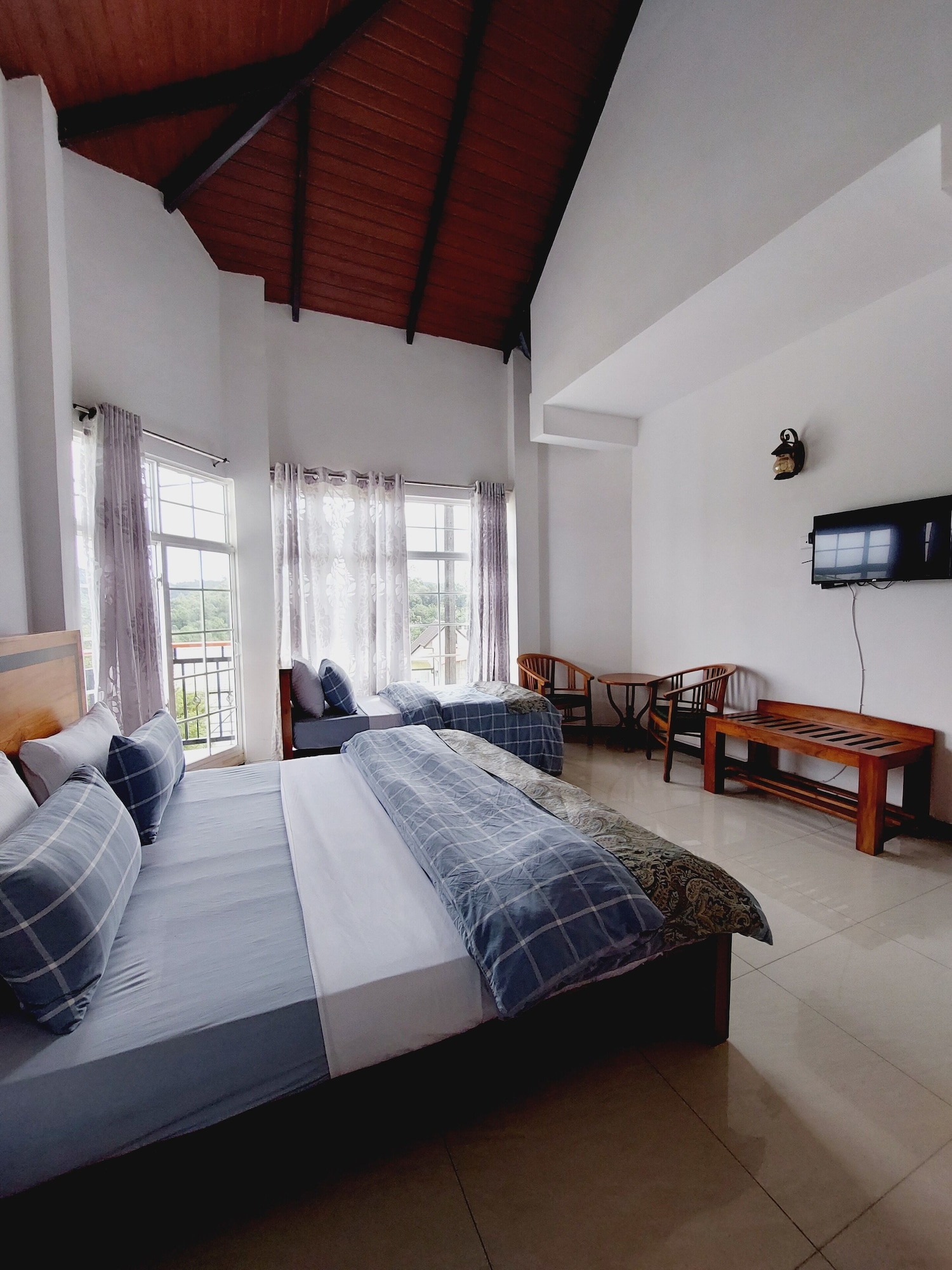 DELUXE, TRIPLE, MULTIPLE BEDS, MOUNTAIN VIEW