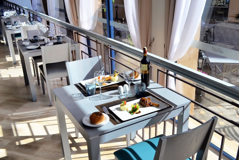 WAZO HOTEL 50/63