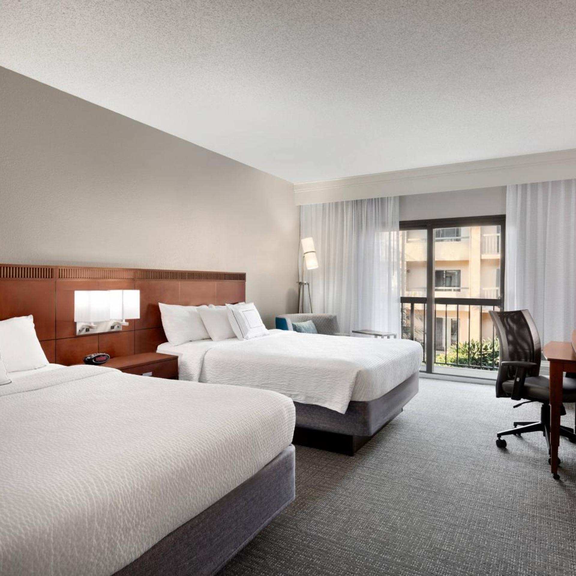 Deluxe, Queen Bed, Courtyard View