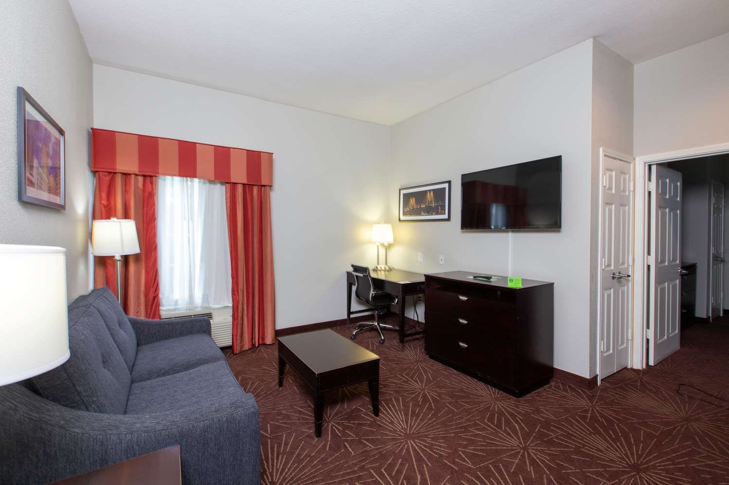 La Quinta Inn & Suites by Wyndham Houston East at Normandy 45/63