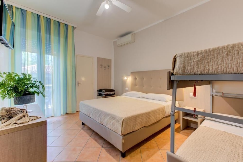 HOTEL CIMAROSA 11/52