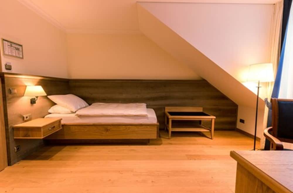 Hotel & Gaststätte Zum Erdinger Weissbräu 25/55