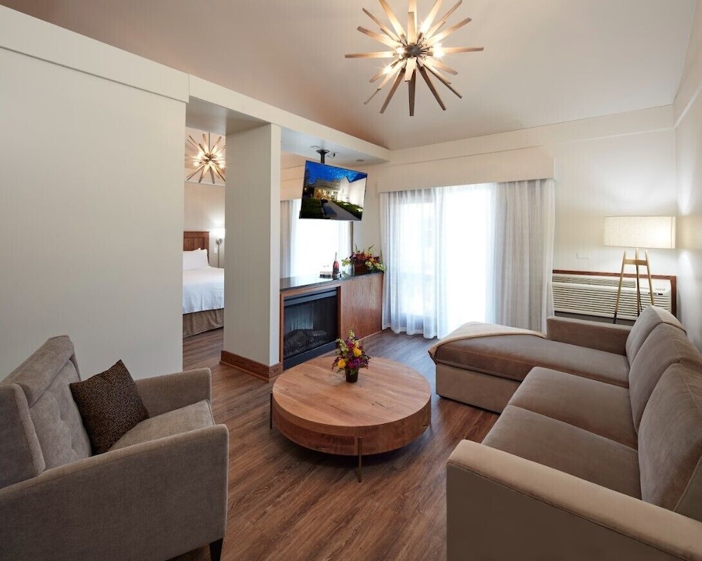 Huff Estates Inn & Winery 24/48