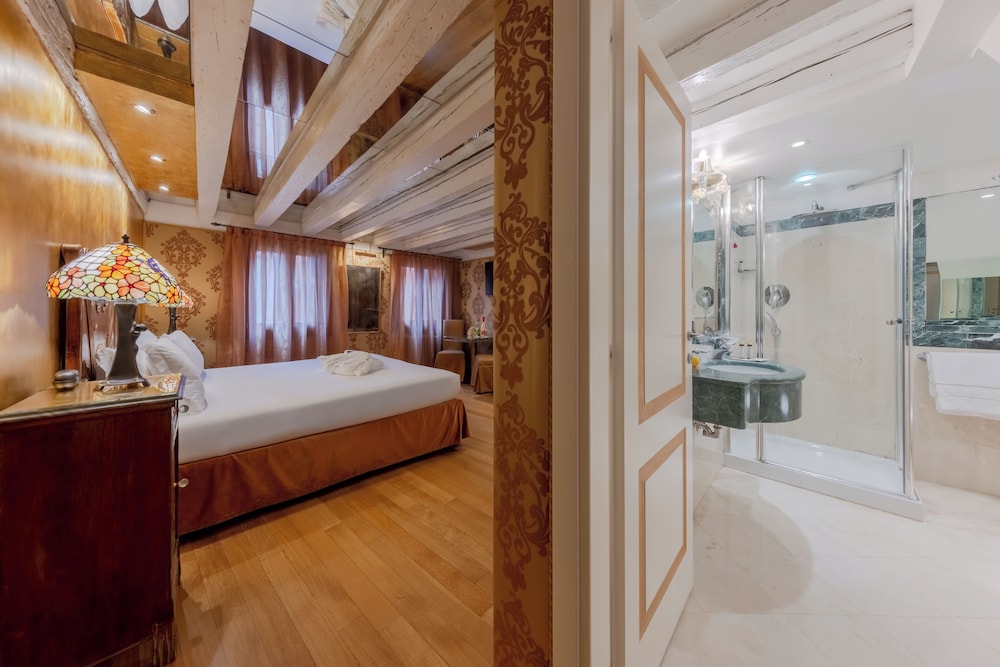 Classic, King Bed, Ca Dell Arte Hotel 5/10