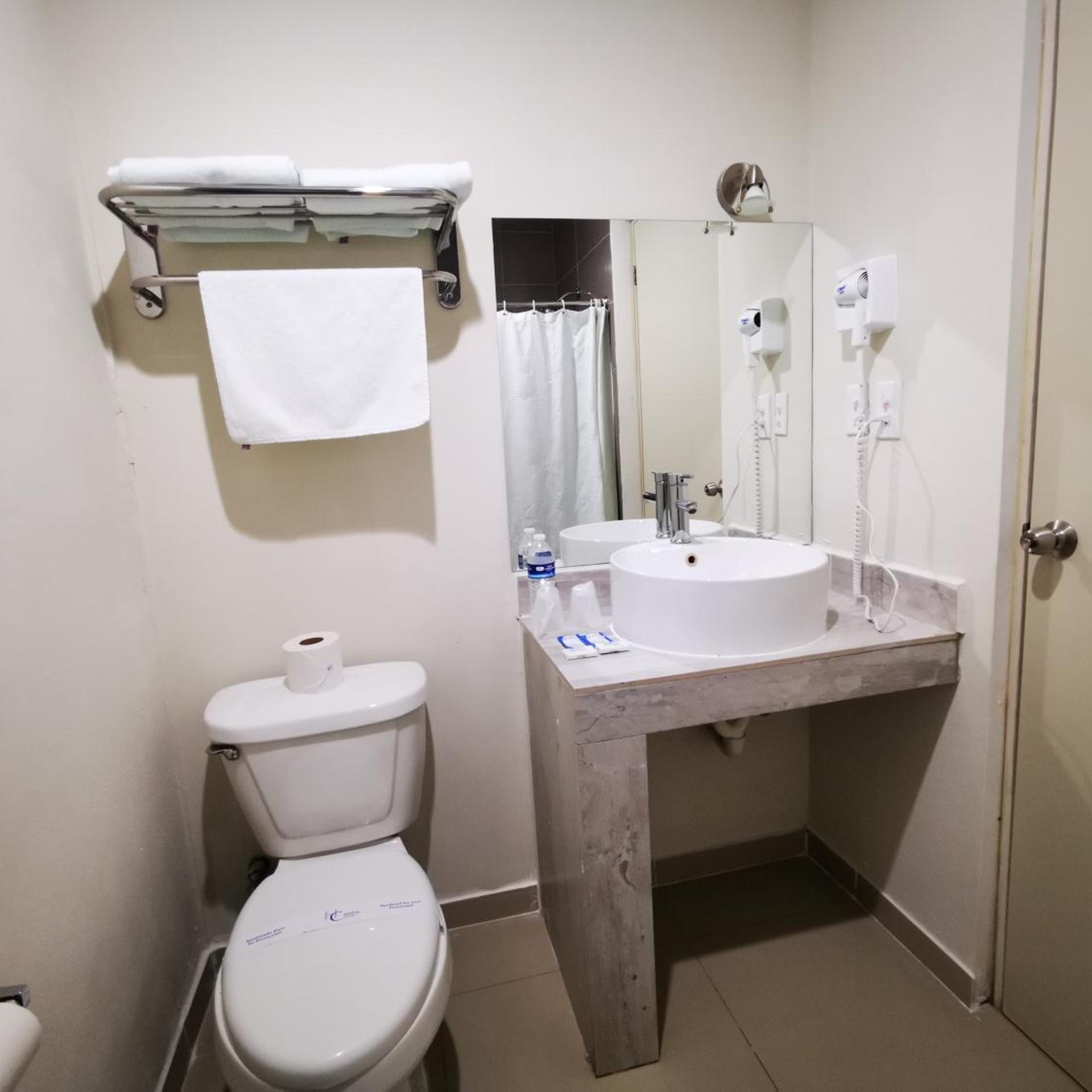 غرفة بسريرين منفصلين، Capital Hotel 6/7
