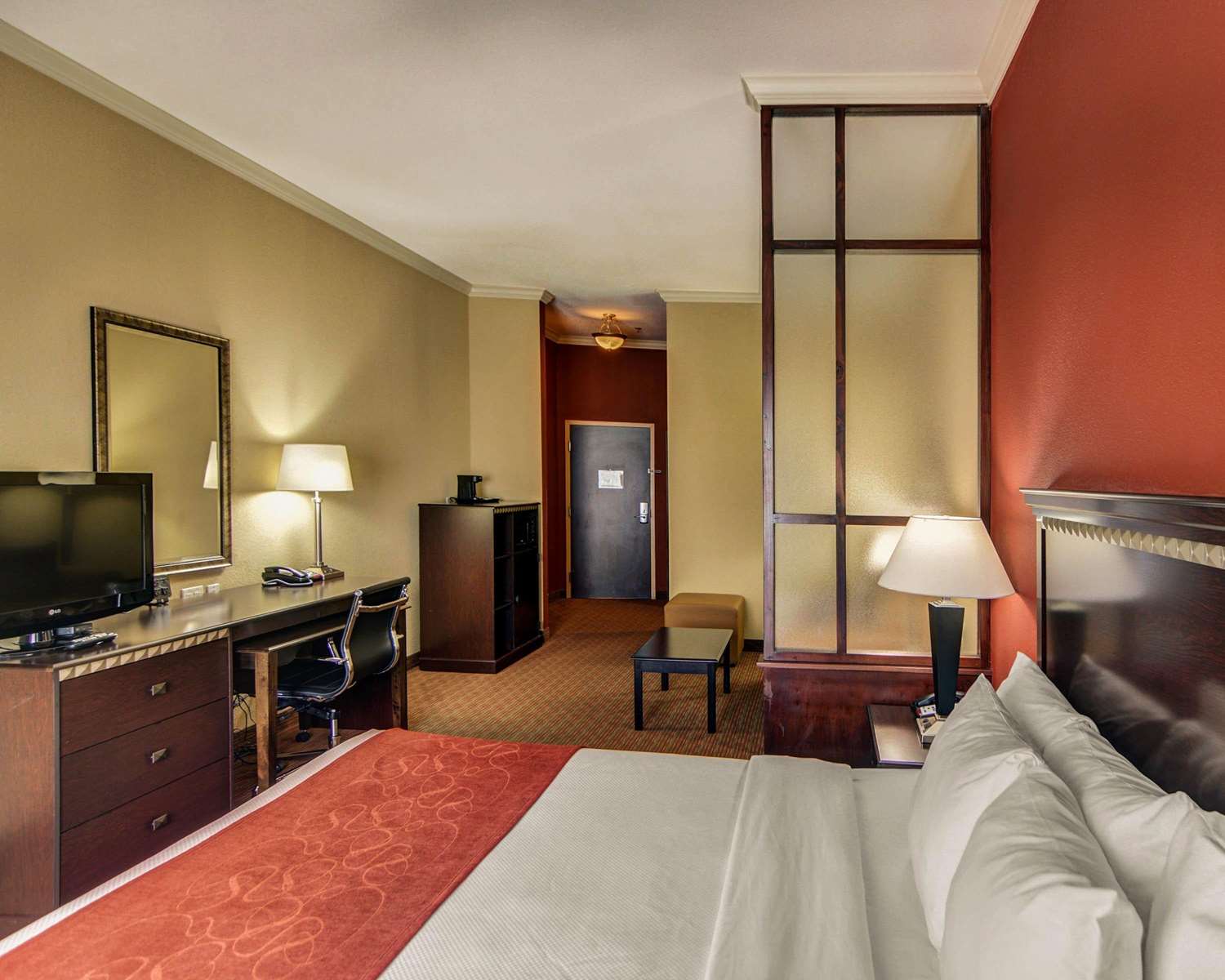 1 King Bed Suite, Non-Smoking, Micfridge