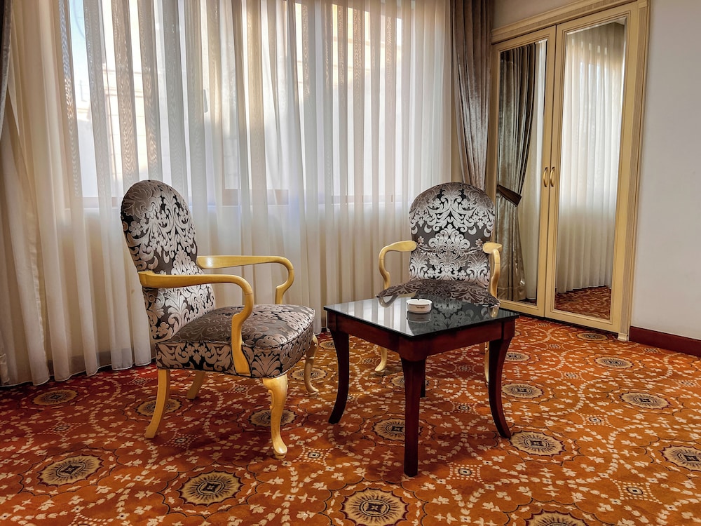 Parliament Hotel & Restaurant 40/56