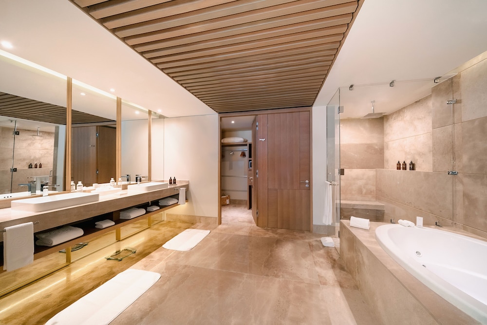 Elite, Suite, 2 King Beds