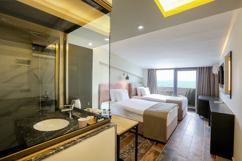Urla Pera Hotel 22/23
