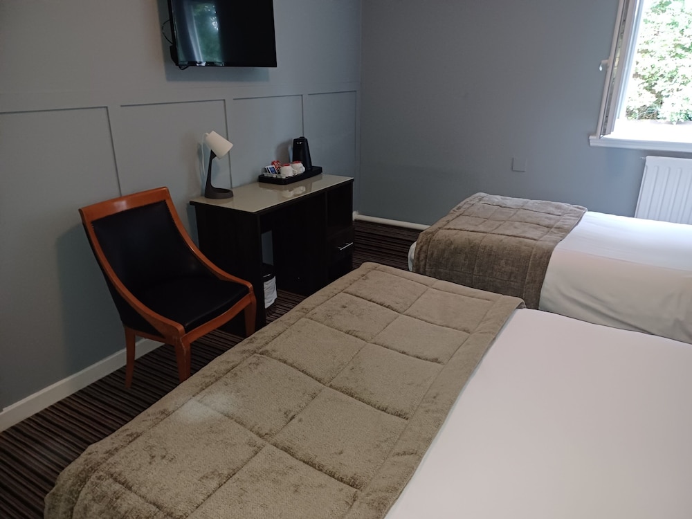 Kings Park Hotel 40/56