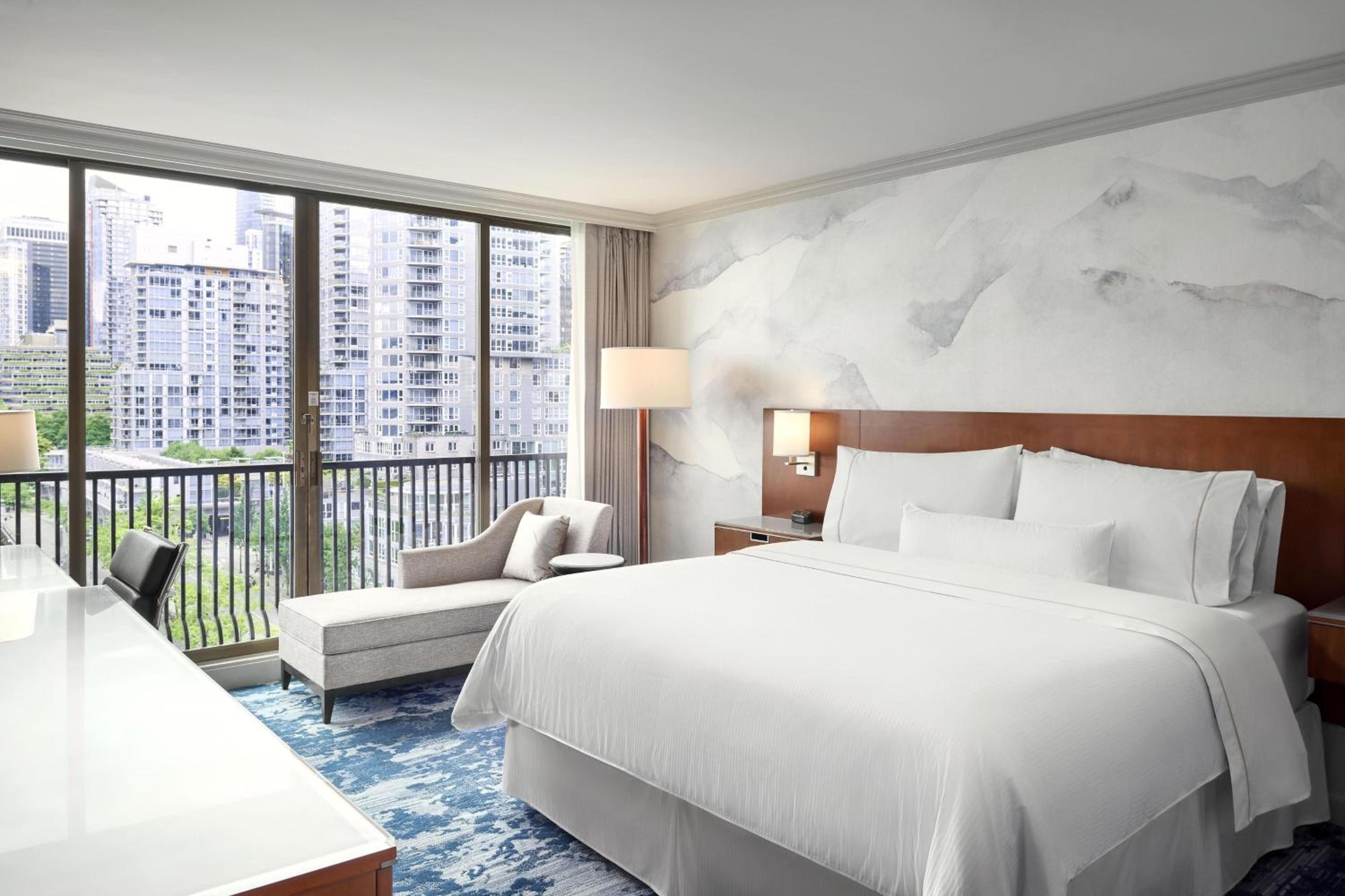 1 Bedroom, Suite, King Bed, Harbour View, Dining Area, Sofa, Living Area