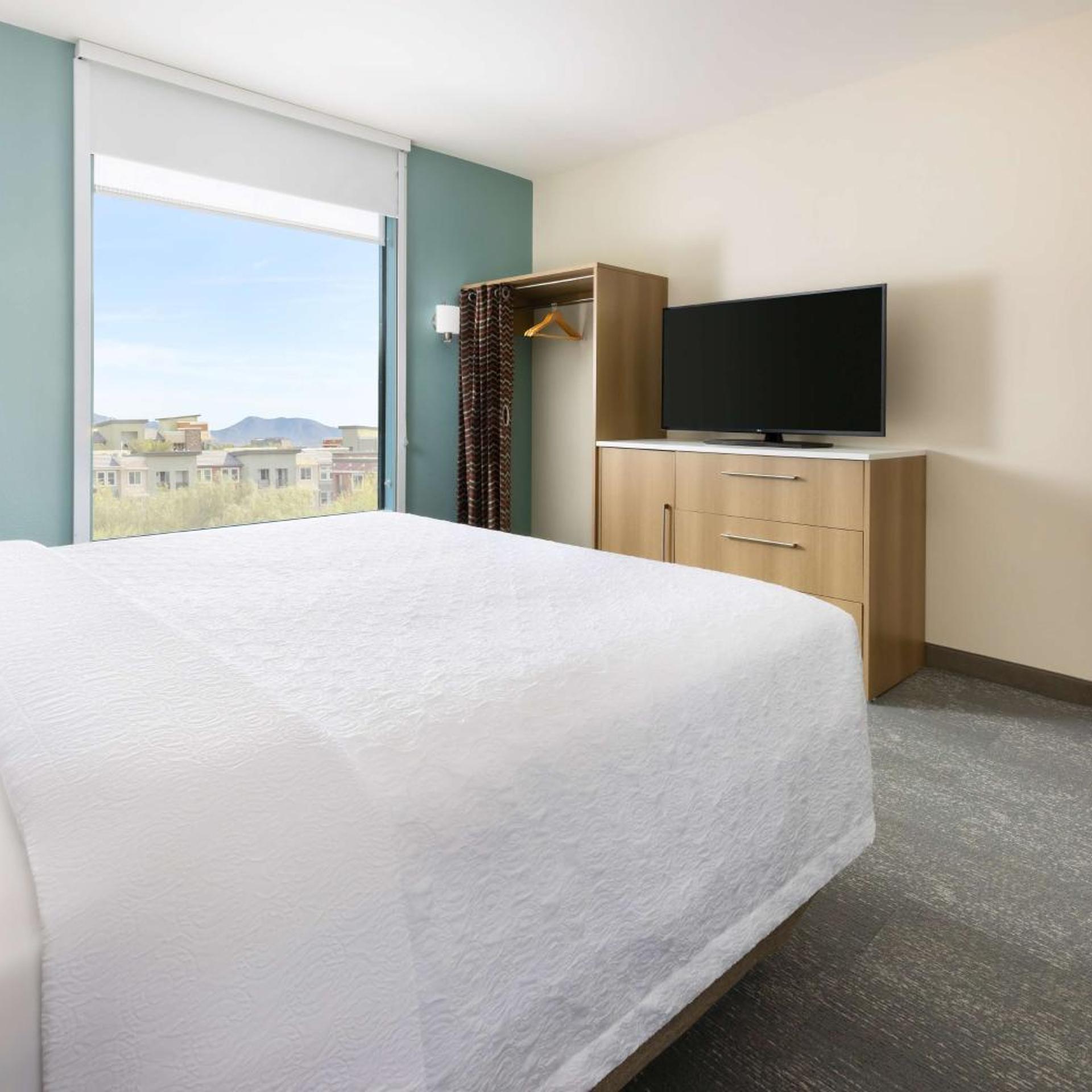 1 BEDROOM, SUITE, KING BED, MOUNTAIN VIEW