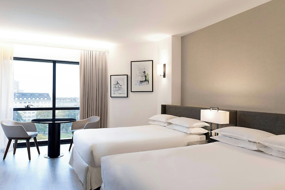 Superior, Twin Beds, Pool Access