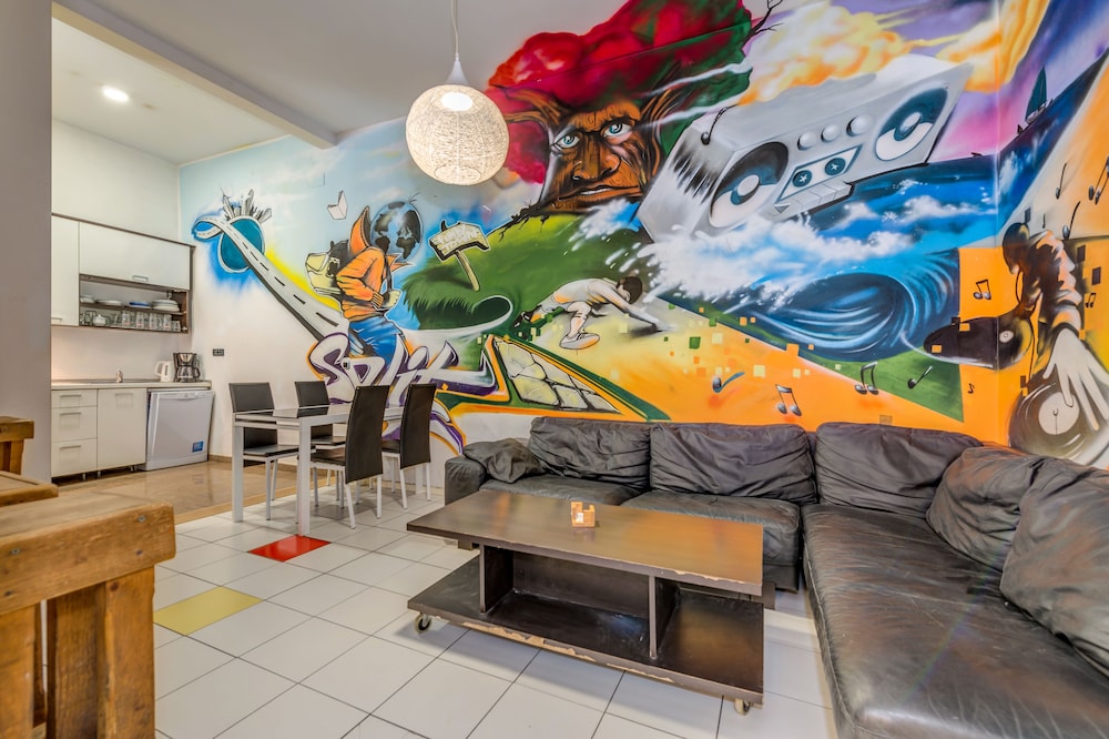 Adriatic Hostel 25/34
