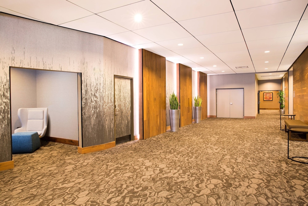 Courtyard by Marriott Seattle Bellevue/Downtown 11/38