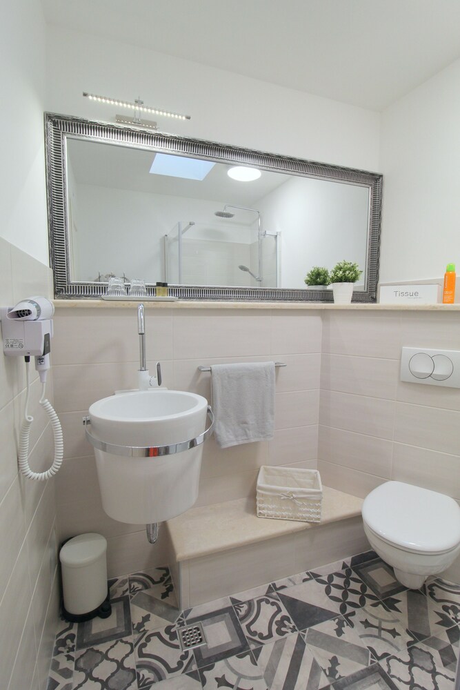 Noemi's Rooms - Adults Only 17/62