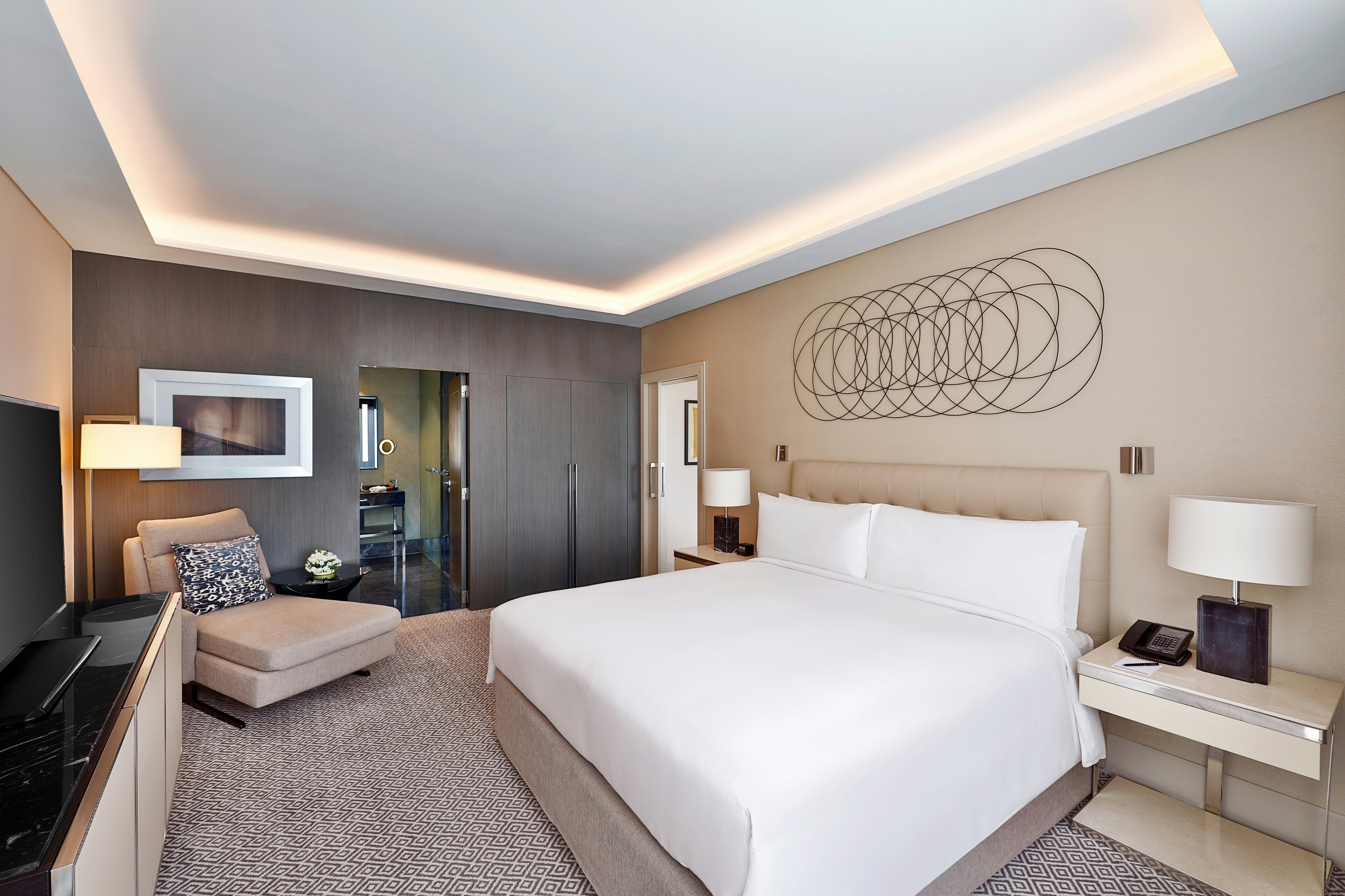 1 BEDROOM, SUITE, KING BED
