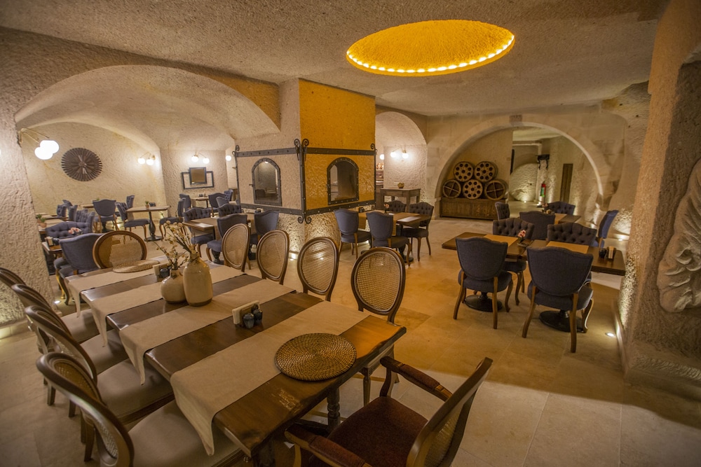 Nino Cave Suites 37/50