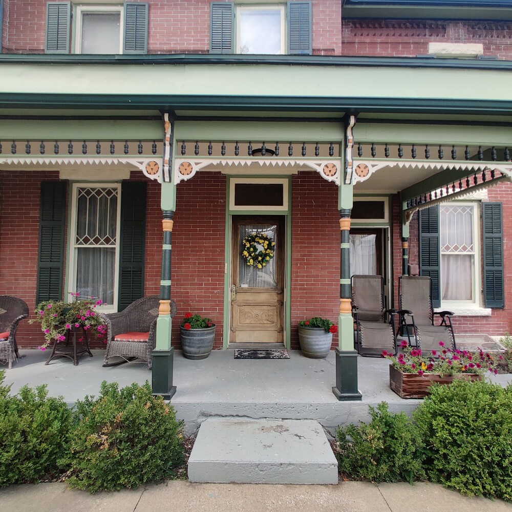Nauvoo Grand Bed and Breakfast 2/51