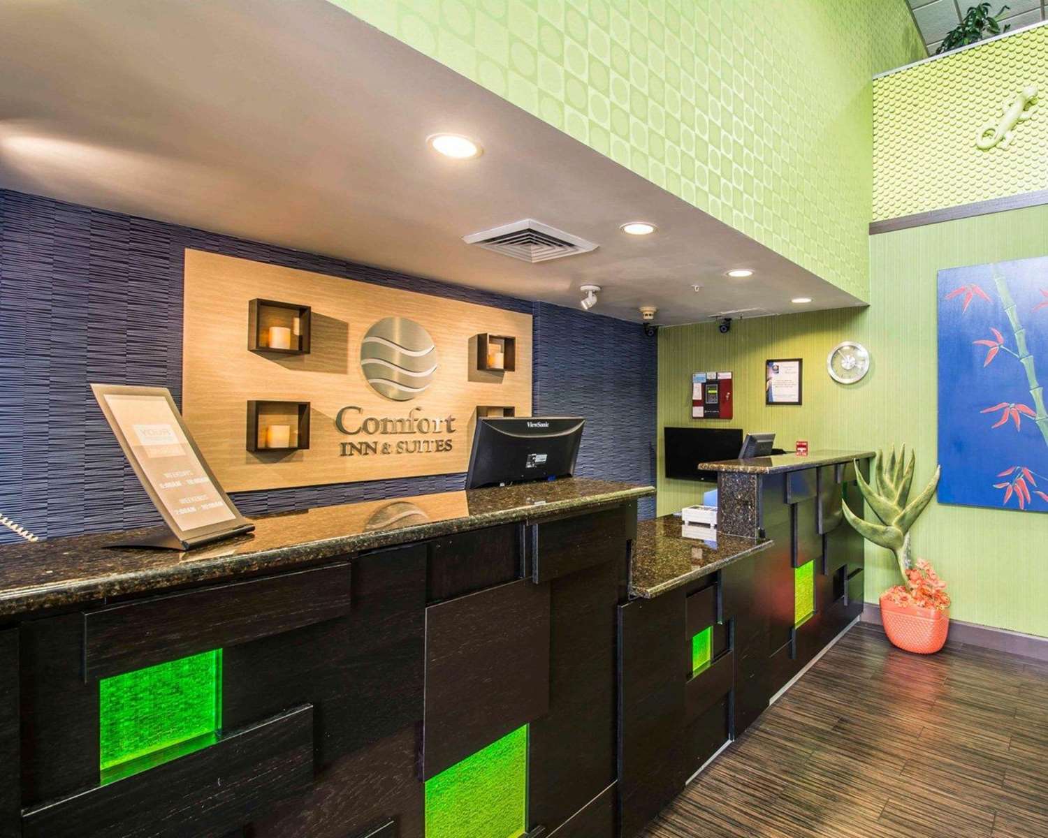 Comfort Inn & Suites Lantana - West Palm Beach South 6/40