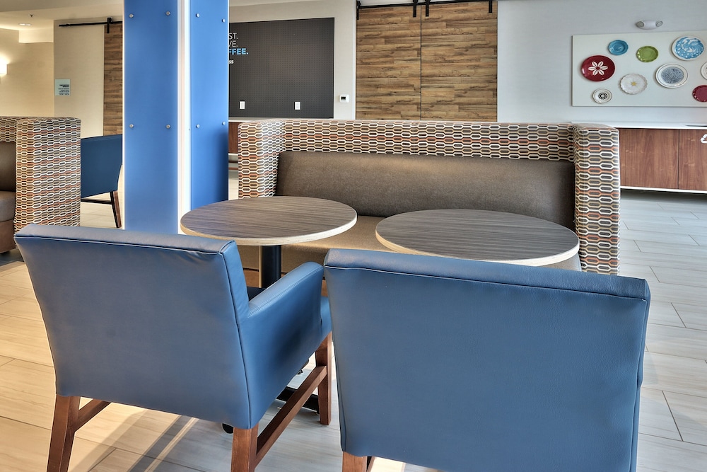 Holiday Inn Express & Suites Albuquerque East 30/34