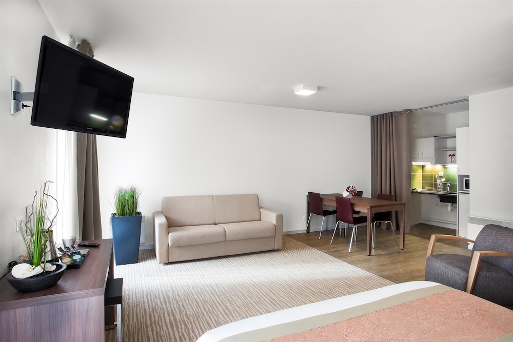 Kyriad Chambery Centre Curial 21/54