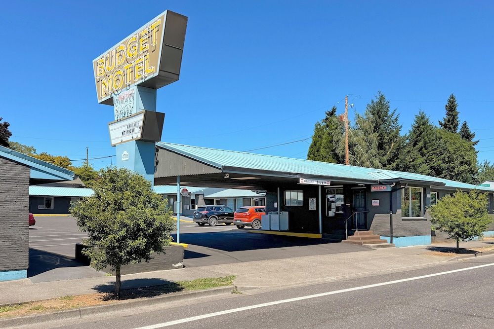 Budget Motel 17/22