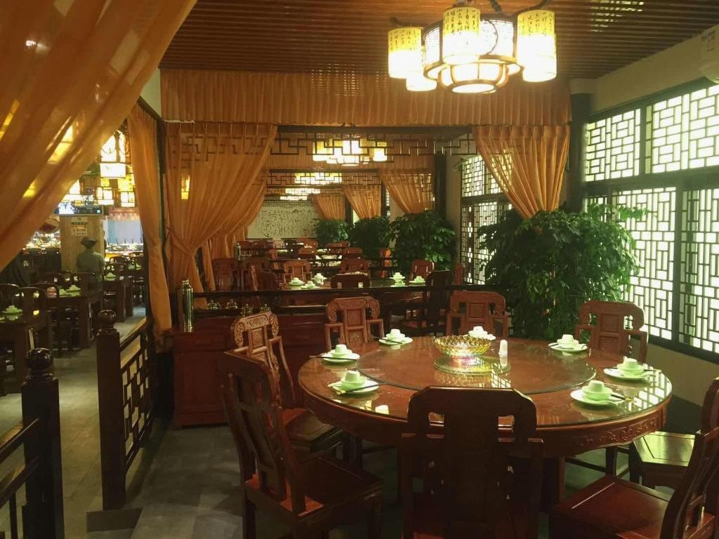 Vienna Hotel (Shenzhen Gushu Metro Station) 42/56
