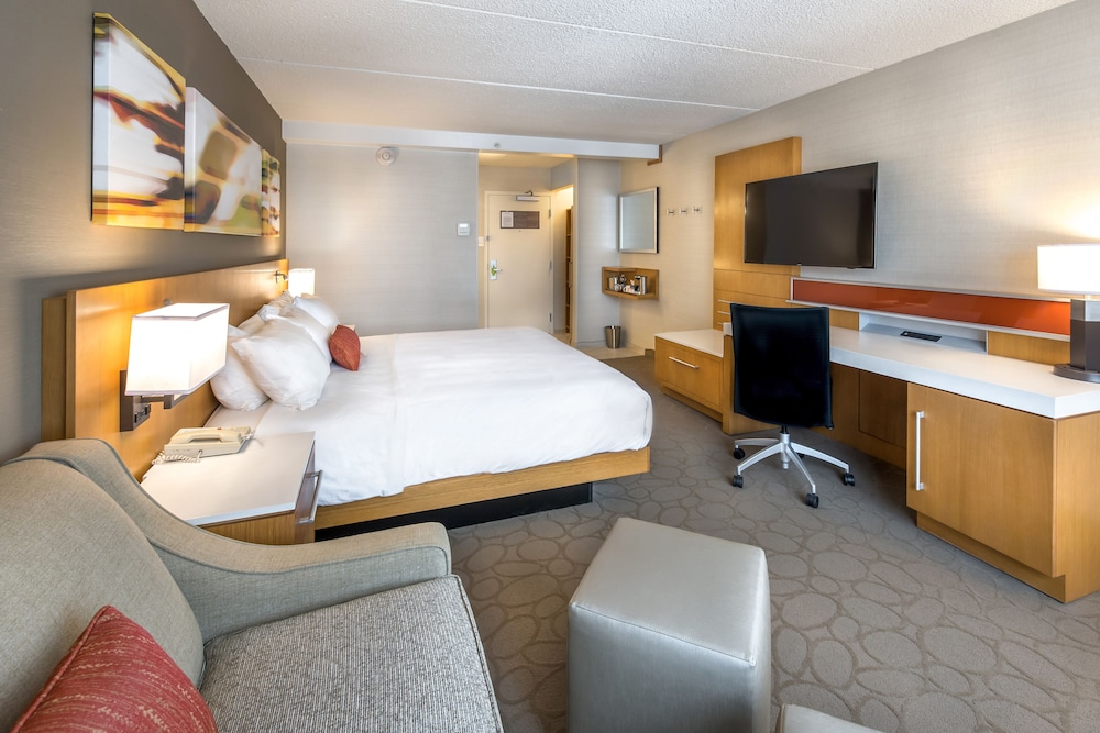 Delta Hotels By Marriott Utica 18/57