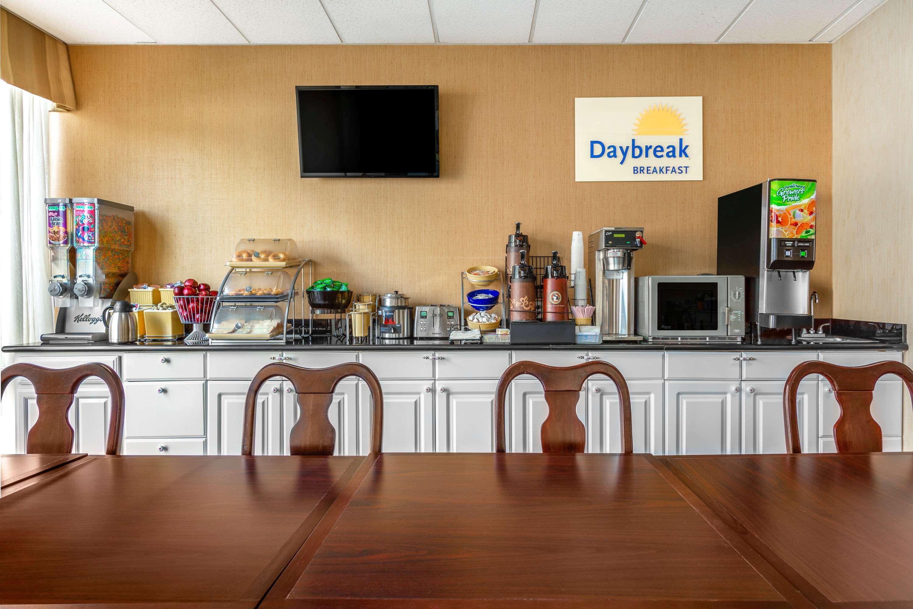 Days Inn By Wyndham College Park 8/13