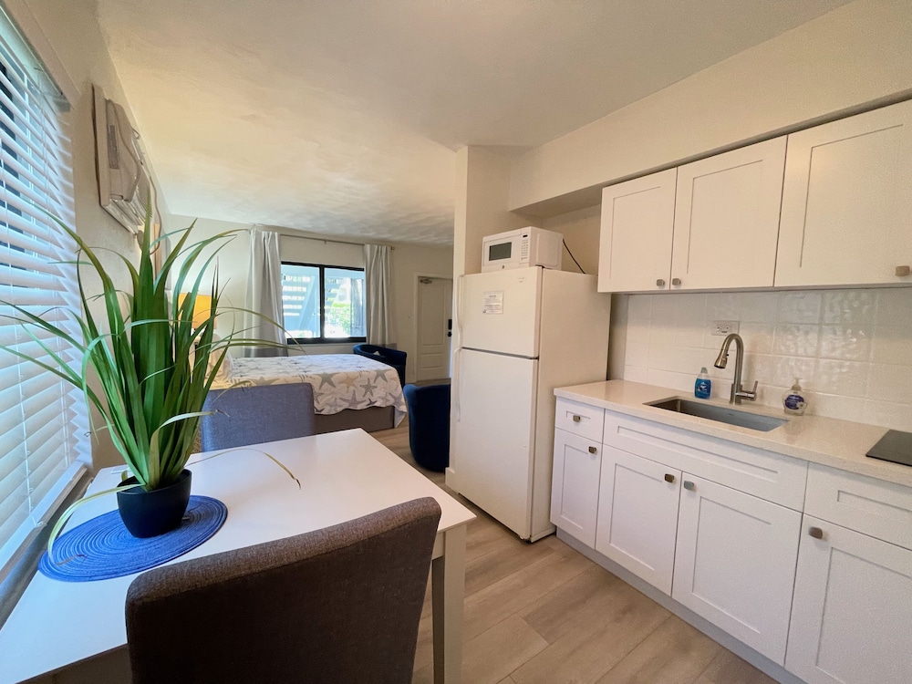 Tropic Isle Beach Resort 7/50