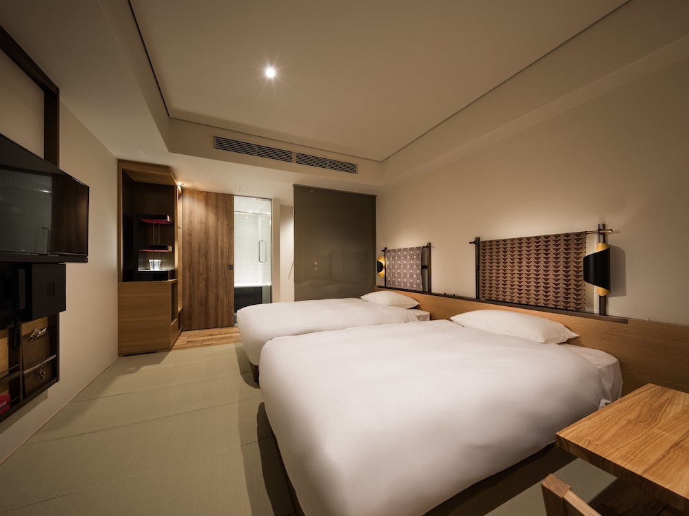 JAPANESE, PREMIER, TWIN BEDS