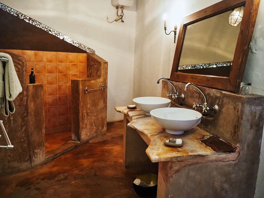 Zanzibar Coffee House 45/50