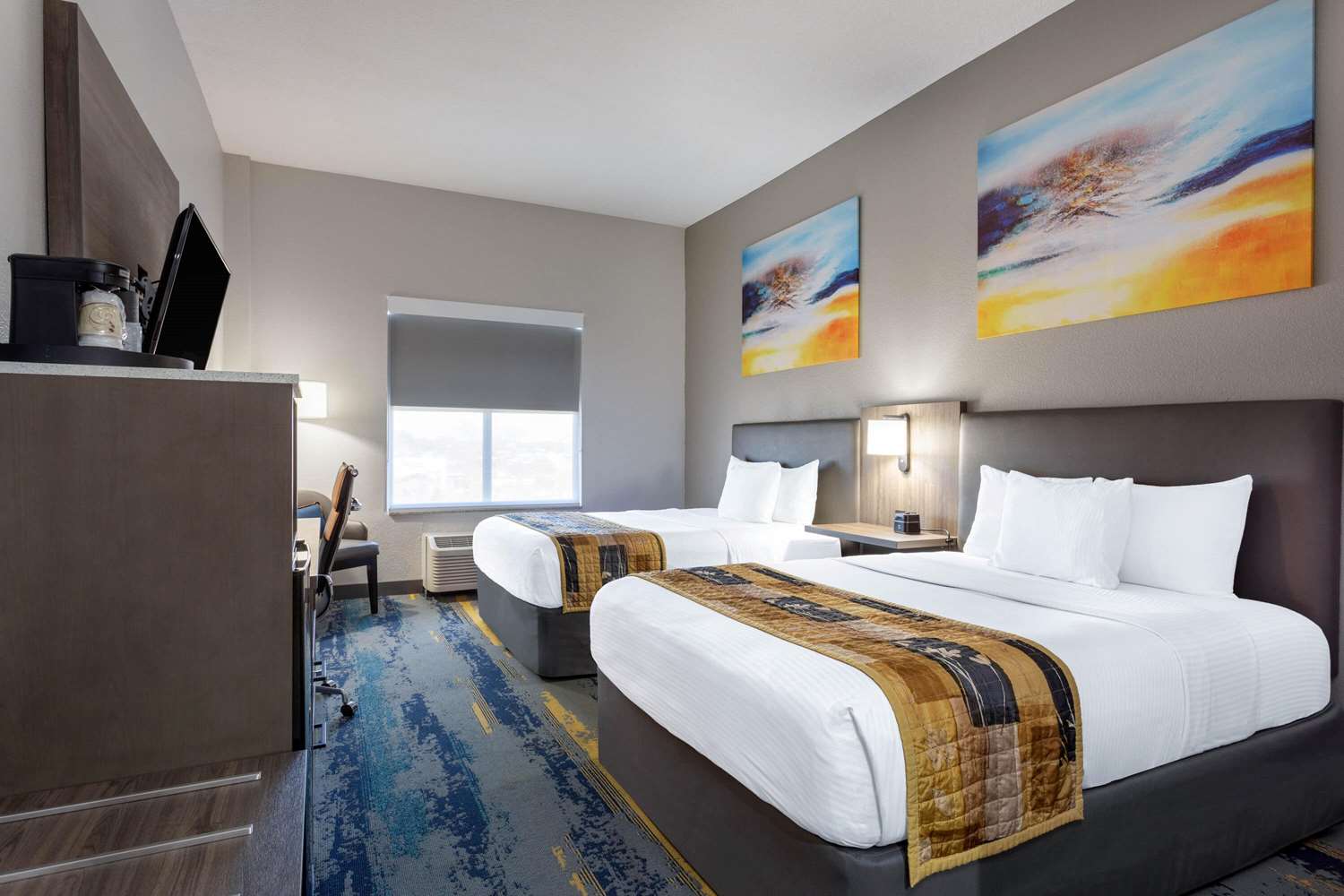 La Quinta Inn & Suites by Wyndham Tampa Central 8/22