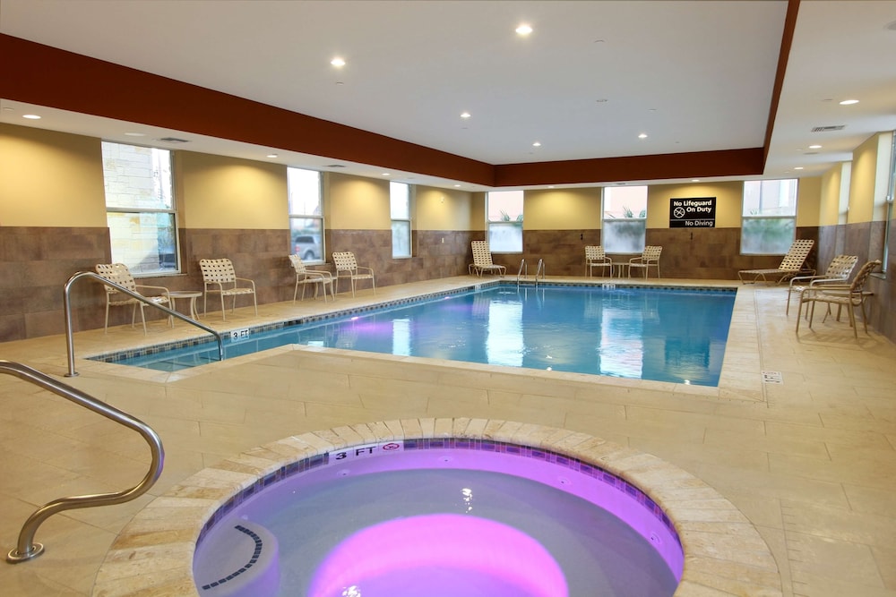 Hampton Inn And Suites Winnie 11/46