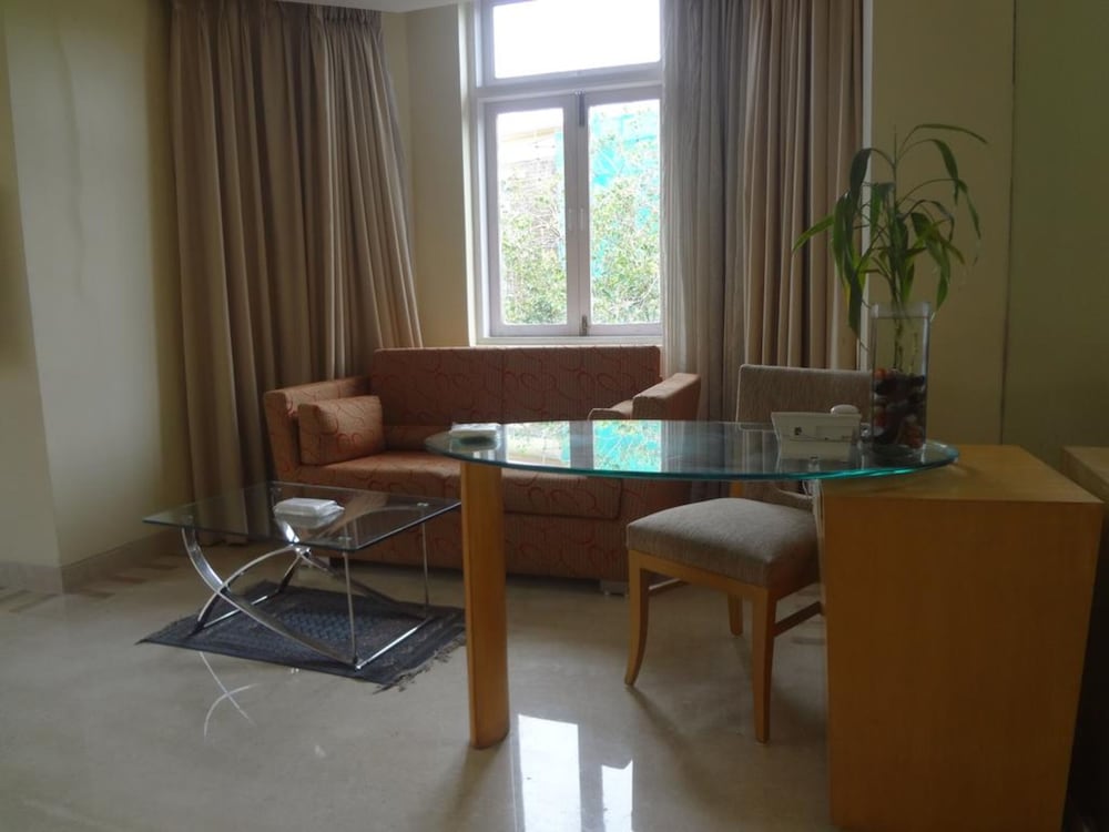 Ascot Hotel 26/33