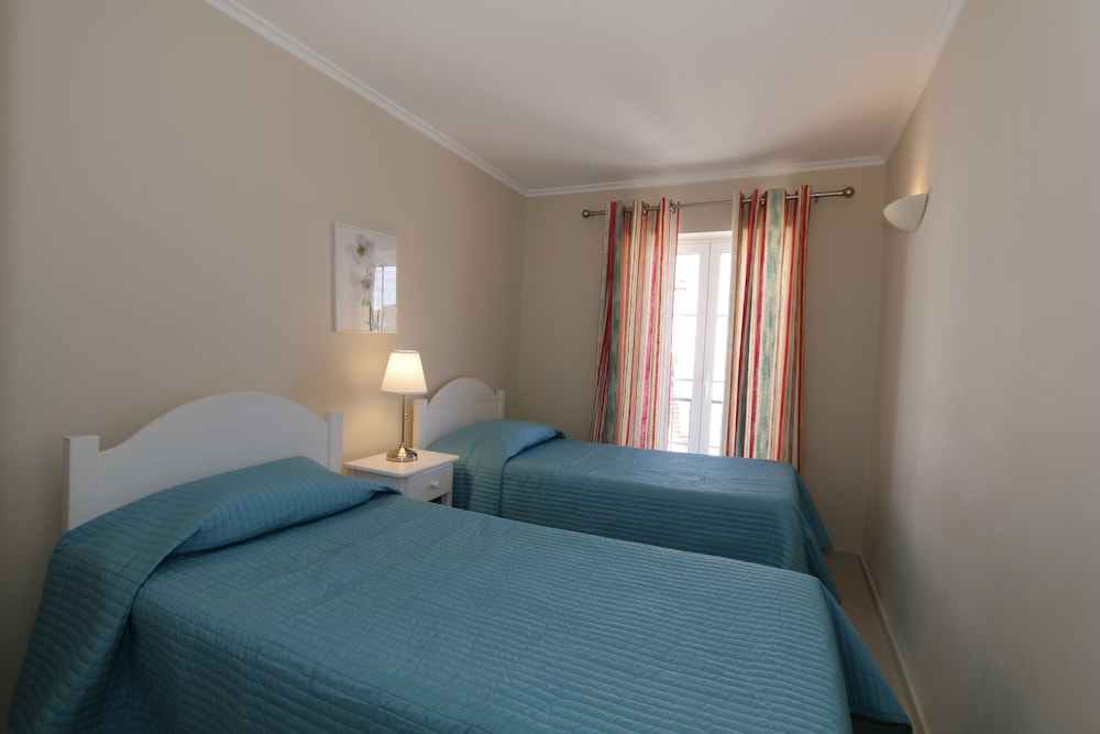 APARTAMENTOS THE OLD VILLAGE BY VILLAGE 4U 25/75
