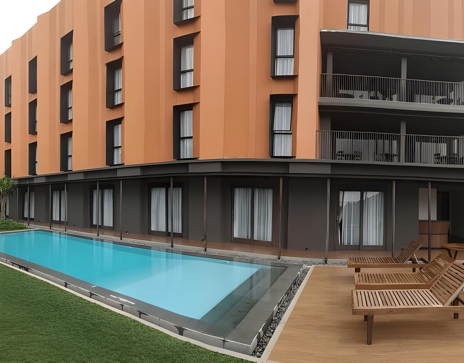 Grand Metro Hotel Puncak 53/55