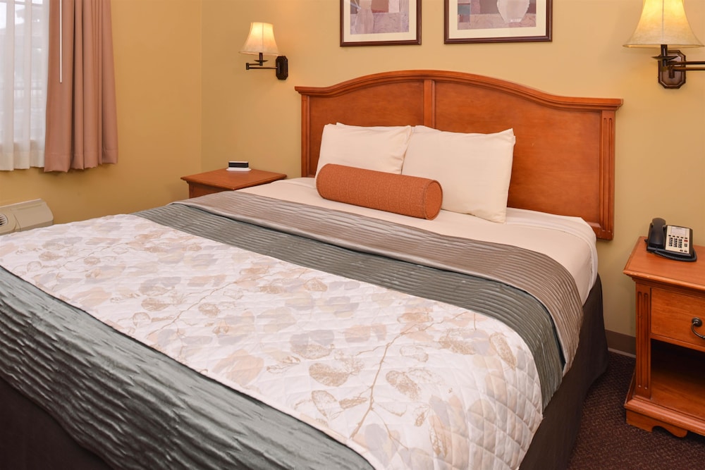 Country Hearth Inn & Suites Edwardsville St. Louis 25/51